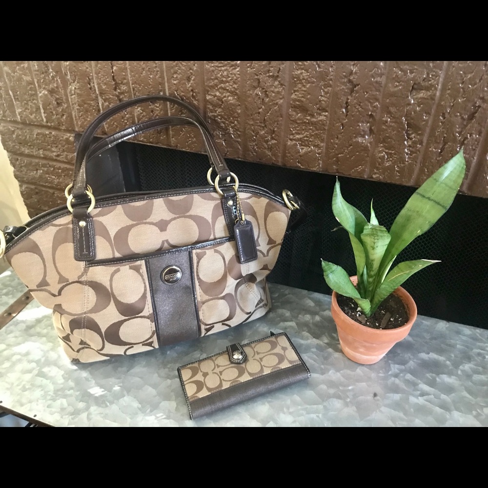 Coach purse AND wallet *sold*